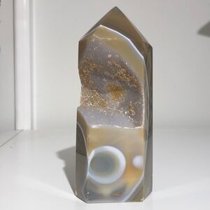Druzy agate tower